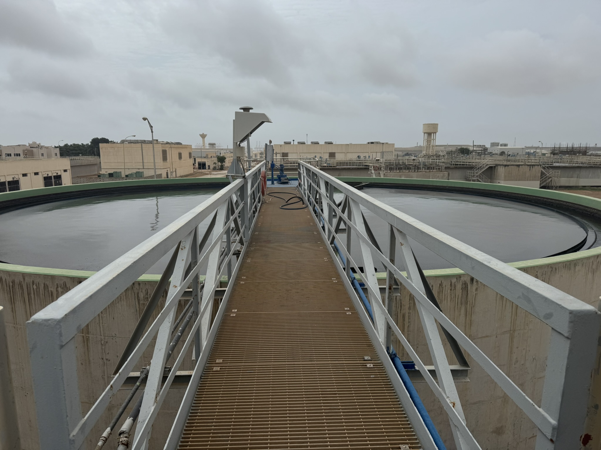 إعداد خطة تشغيل وصيانة شاملة تتضمن إجراءات التشغيل القياسية وإجراءات الصيانة القياسية وخطة الاستجابة للطوارئ ودعم استكشاف الأعطال لقسم الصرف الصحي في الشركة